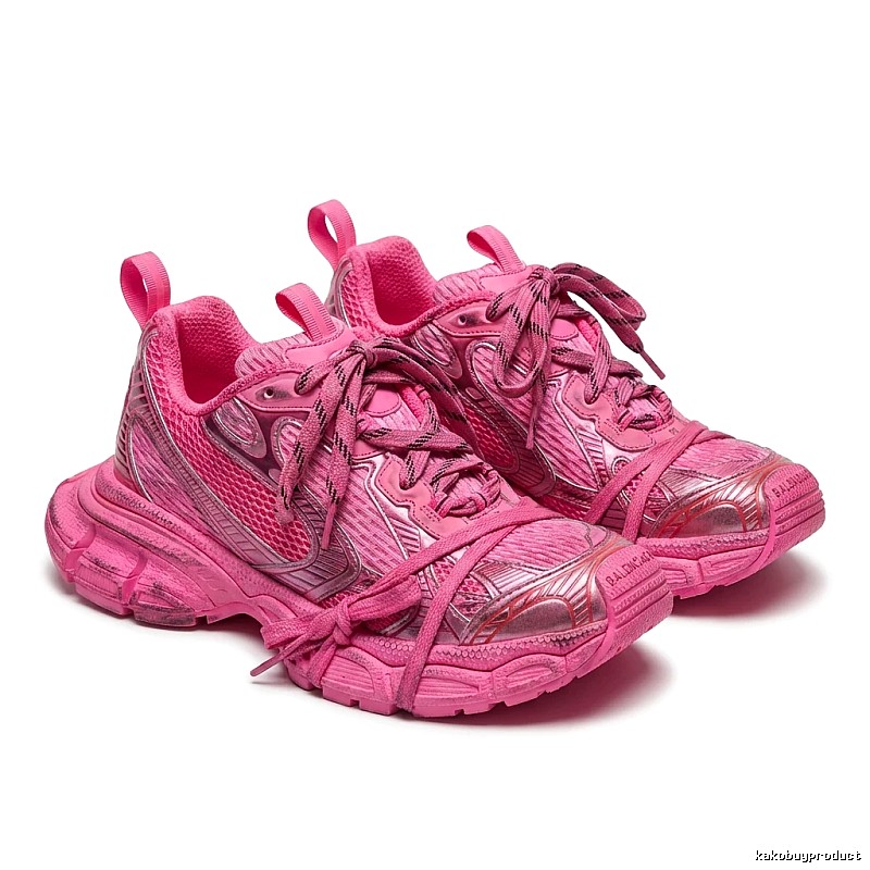 Balenciaga's dad-style pink shoes
