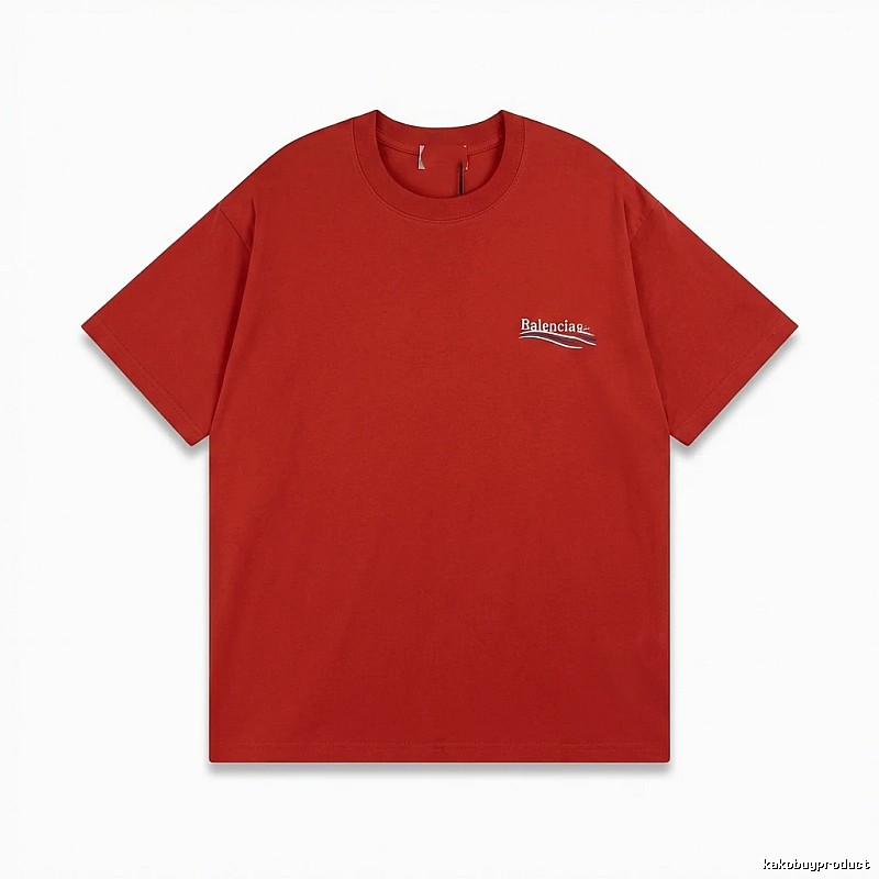 Balenciaga's simple-style red T-shirt