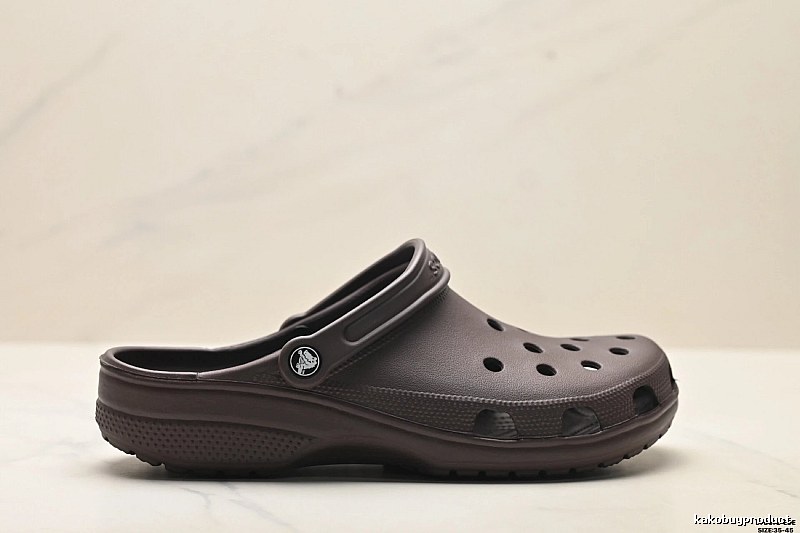 Crocs Classic Clog in Dark Brown
