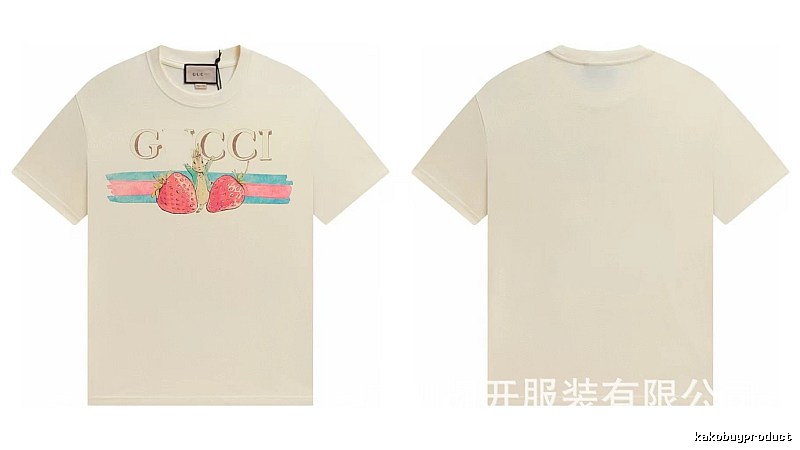 Gucci Vintage Off-white T-shirt with Strawberry Rabbit Print