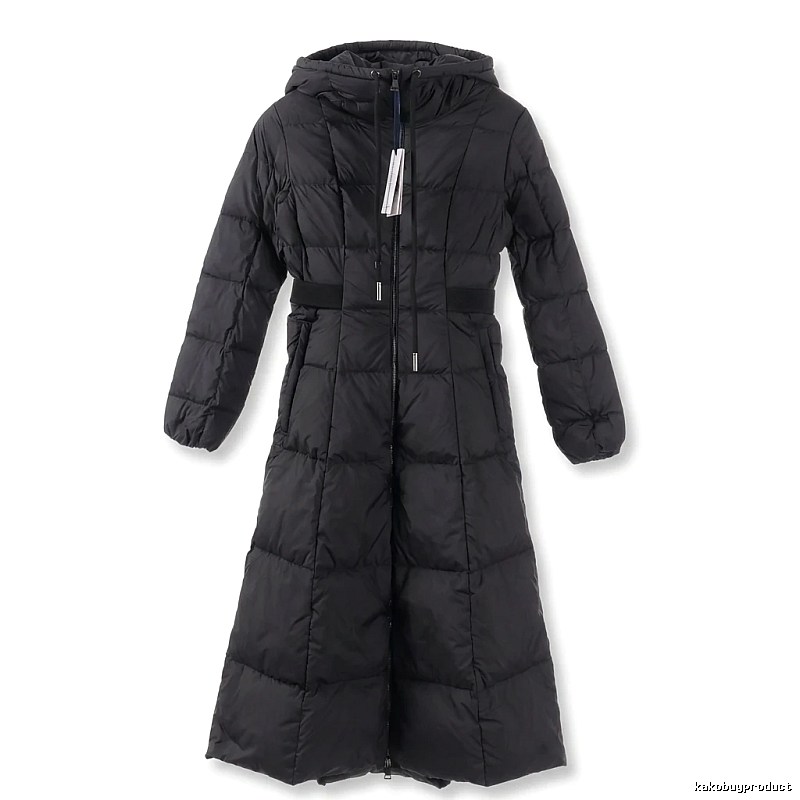 Long black down jacket of Moncler