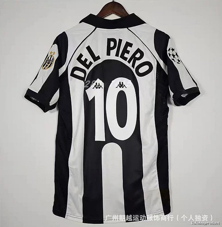 Manchester United Streetwear Beckham #7 soccer jersey White Black Retro with Logo Accent