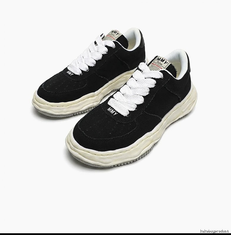 MMY retro-style black canvas shoes