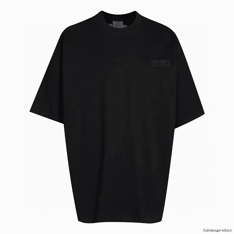 Relaxed Statement graphic T-shirt Black Colorful Lucky with Versatile Design
