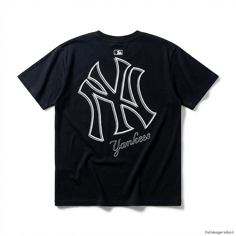 Simple-style black T-shirt of the MLB Yankees