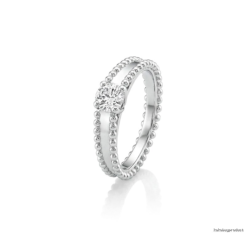 Van Cleef & Arpels diamond minimalist style ring